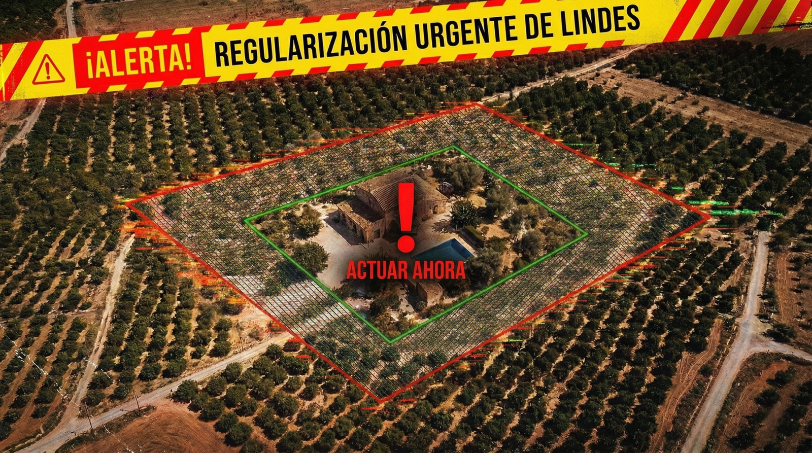 Ortofoto aérea de una finca rústica con casa y piscina, ilustrando una grave discrepancia catastral. Una línea verde marca el límite real y una roja el límite erróneo del Catastro, con la zona de conflicto superpuesta. Un cartel superior advierte "¡ALERTA! REGULARIZACIÓN URGENTE DE LINDES" y un icono central indica "ACTUAR AHORA".